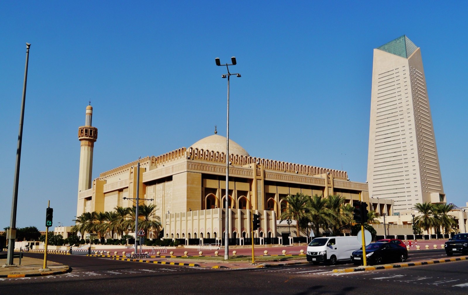South façade and minaret of the Grand Mosque of Kuwait
